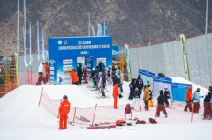 2025-2026赛季全国单板自由式大跳台及坡面障碍技巧U系列比赛收官之战富龙站圆满落幕​